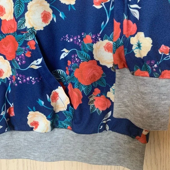 Zeagoo Women’s XL Floral Hoodie Shirt - Picture 3 of 4